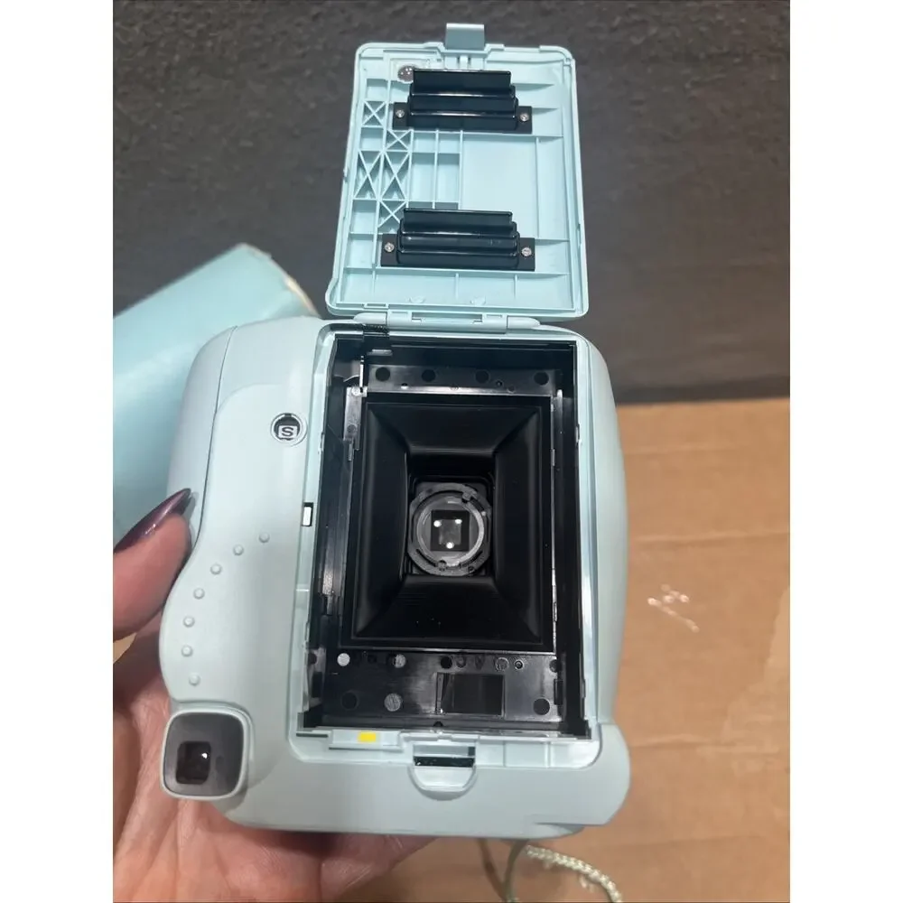 Fujifilm Instax Mini 8 Instant Film Camera Ice Blue Camera With Case READ